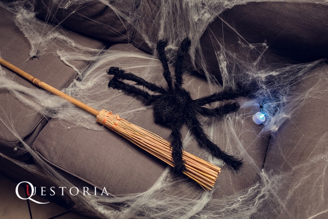 Паутина и пауки на Хэллоуин