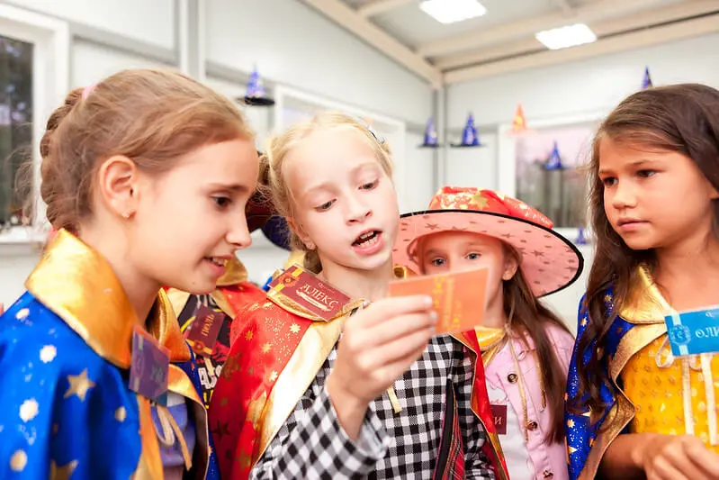 Новый год в Владивостоке глазами школьников: квесты, игры и секреты организации